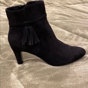 Bandolino ankle booties 6 1/2